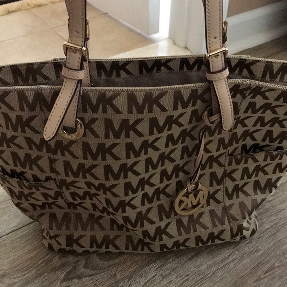 Michael Kors Handbag - Picture 2 of 8